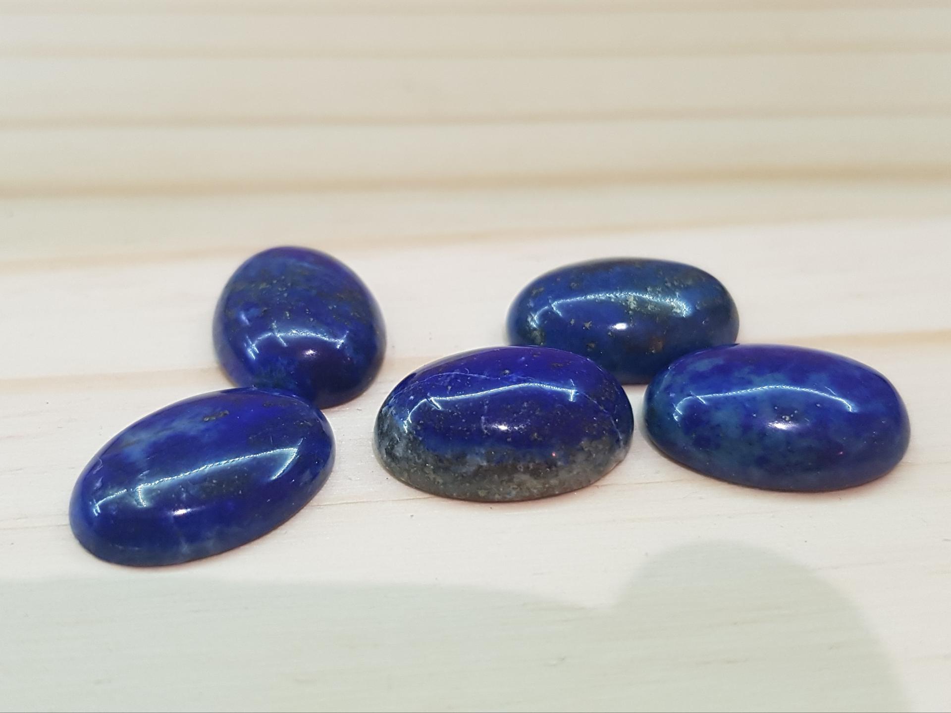 Cabochon lapis